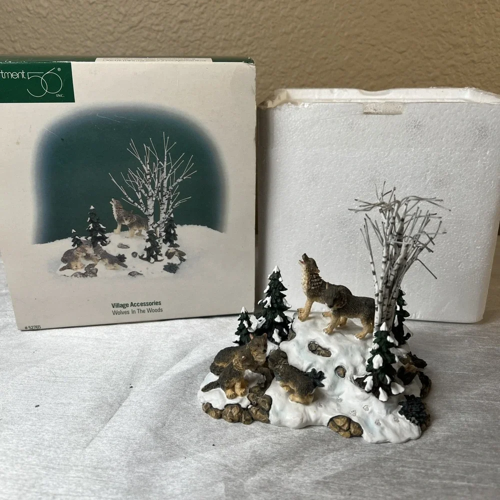 Vintage 1998 Department 56 Village Accessories Wolves In The Woods #52765 Boxed